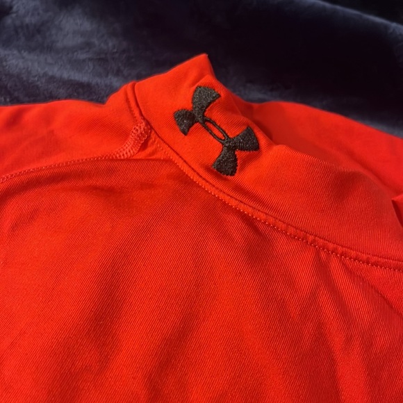 Red/Black Under Amour fitted cold gear - Picture 3 of 3